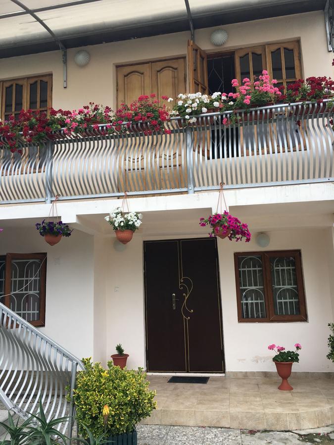 Guesthouse On Zheleznodorozhnaya Sochumi Exterior foto